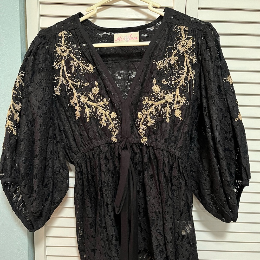 Miss June Lace Kimono TOP with Gold Embroidery-Brand new never worn fits S/M